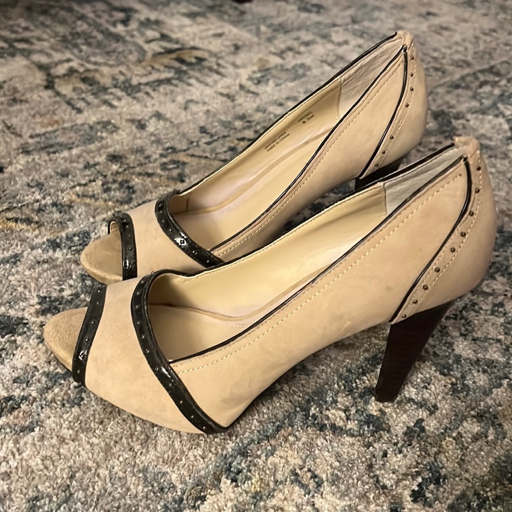 Gorgeous tan with brown trim heels - brand new